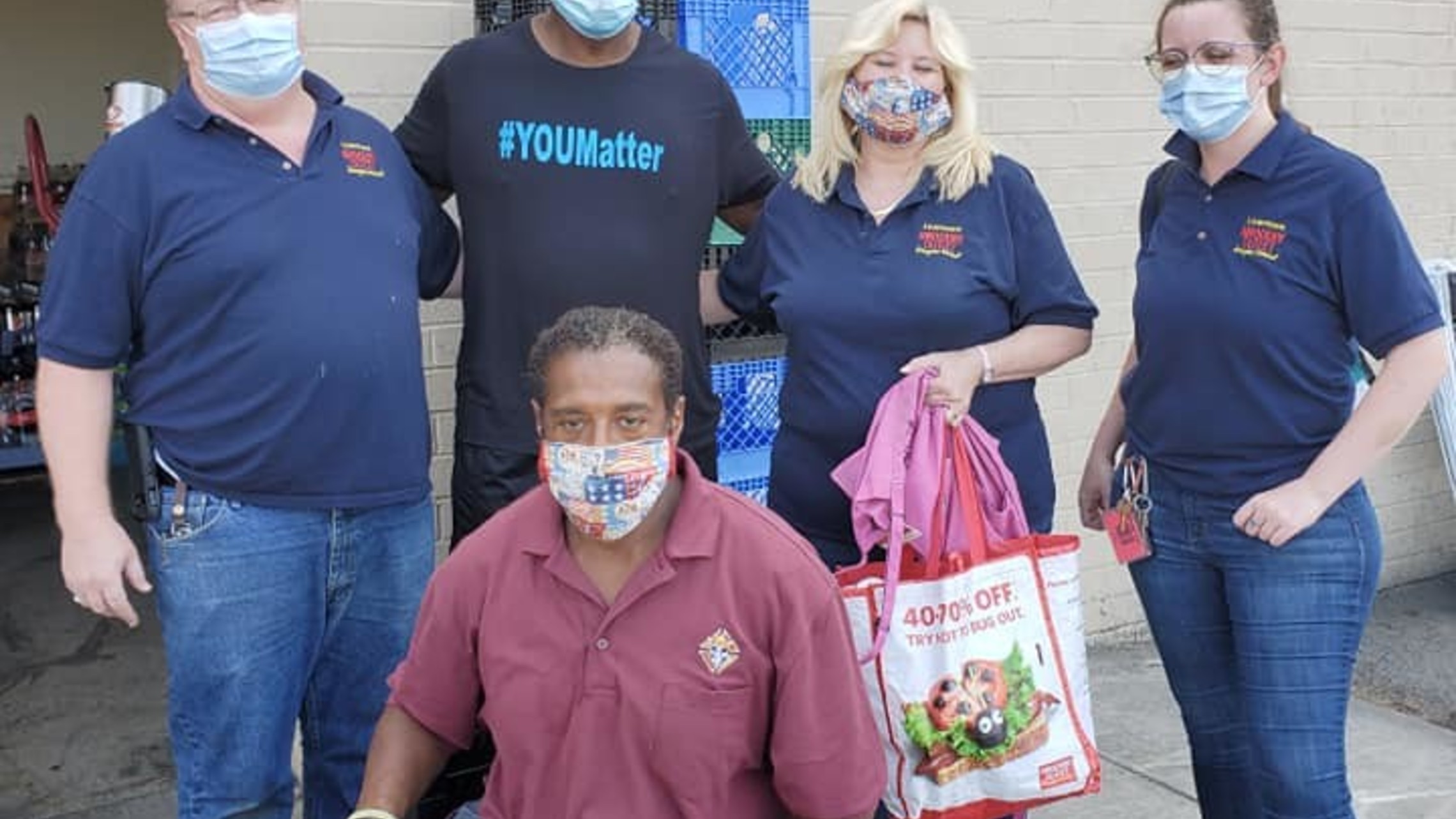 Even after a long day of work,Scott, Kelli and their daughter Kailee took time out on their way home to fellowship with our big brother, Guy McIntyre, 49er legend, to discuss feeding more community troops. Ronnie1
