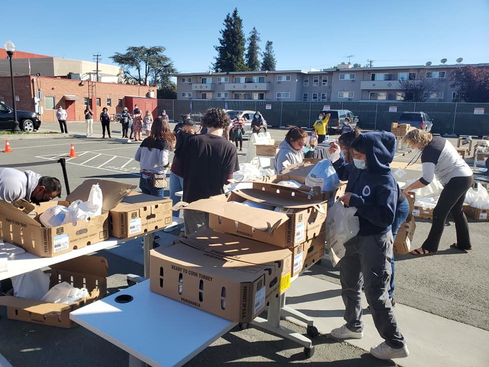 volunteers distribute food for Thanksgiving