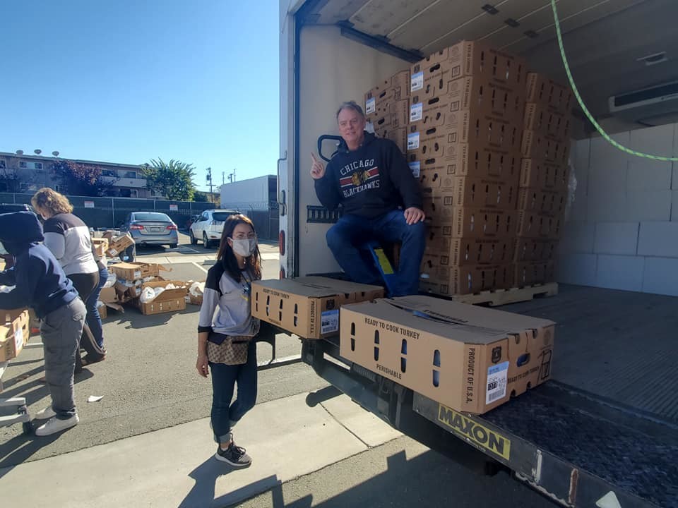 volunteers distribute food